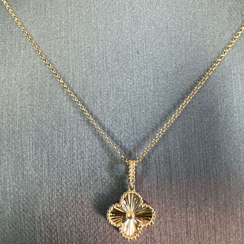 ✅Sold‼️Sale‼️Real 18K Solid Gold Flower Motif Pendant Only - Picture 3 of 5